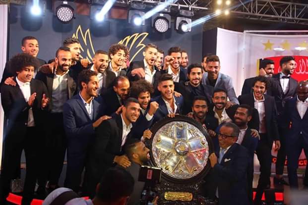 احتفال الأهلي بدرع الدوري الموسم الماضي
