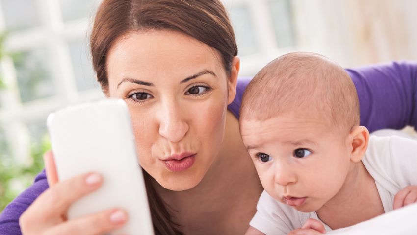 هوس مواقع التواصل الاجتماعى 