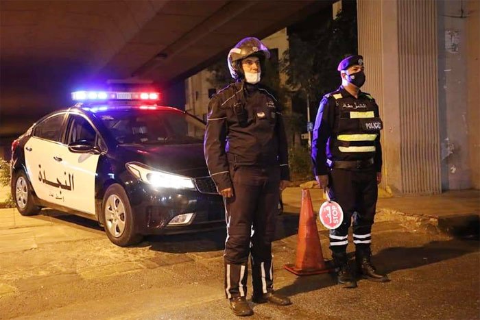 نقطة تفتيش أمنية خلال الحظر الشامل