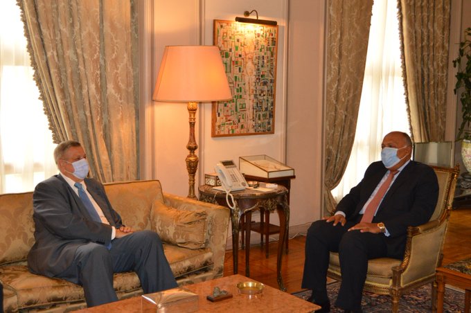 جانب من لقاء وزير الخارجية مع المبعوث الأممي
