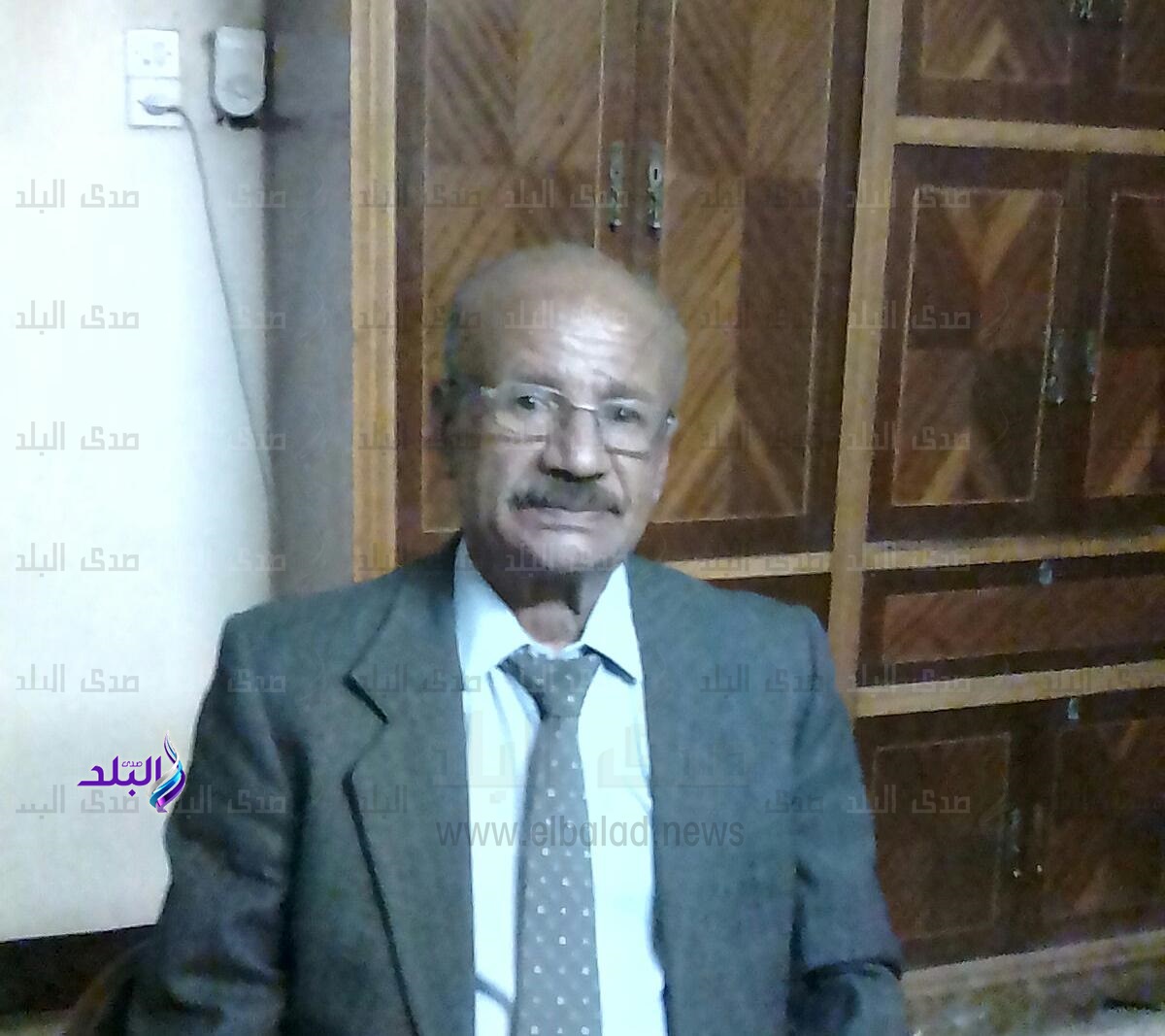 الاب الذي فوجئ بشهادة وفاته