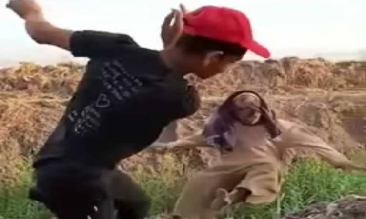 القاء رجل مسن فى الترعة 