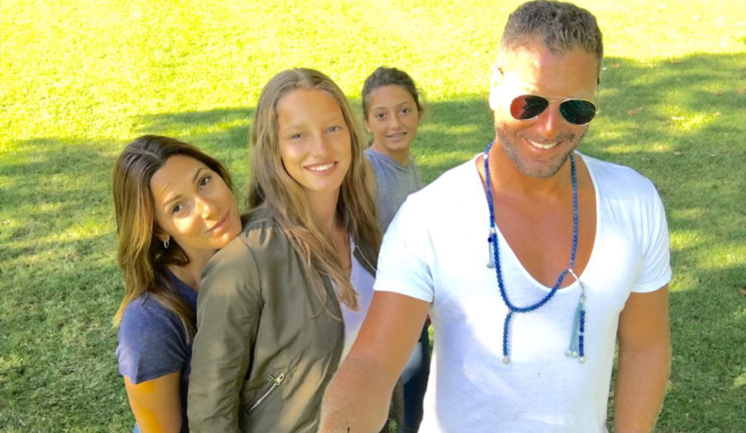 تامر هجرس و زوجته و اولاده