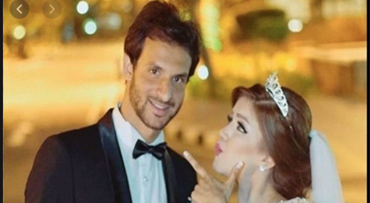 محمود علاء وزوجتة