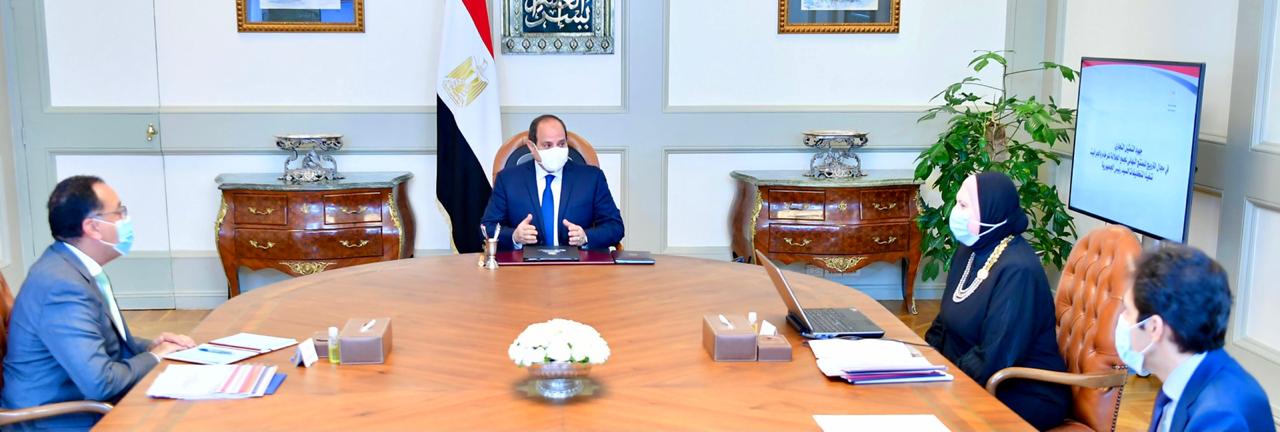 الرئيس عبد الفتاح السيسى مع وزيرة التجارة والصناعة