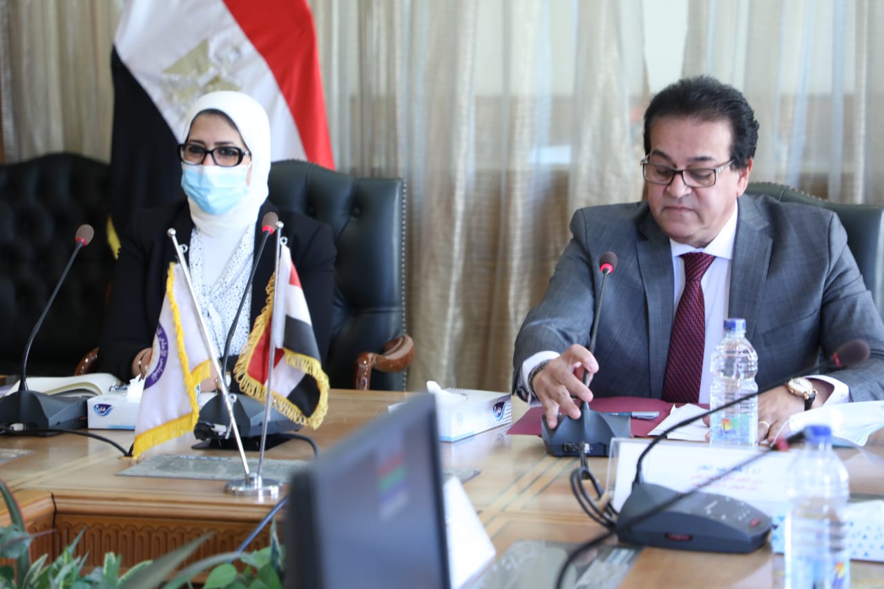 وزيرة الصحة فى لقائها مع وزير التعليم العالى وزيرة الصحة فى لقائها مع وزير التعليم العالى