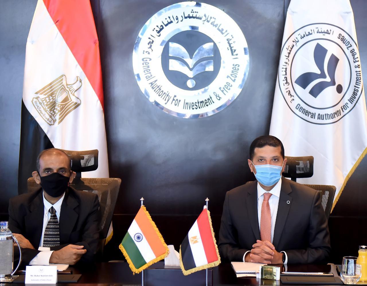 الرئيس التنفيذي للهيئة العامة للاستثمار مع السفير الهندى