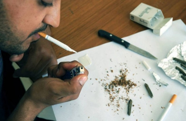 تعاطى المخدرات 