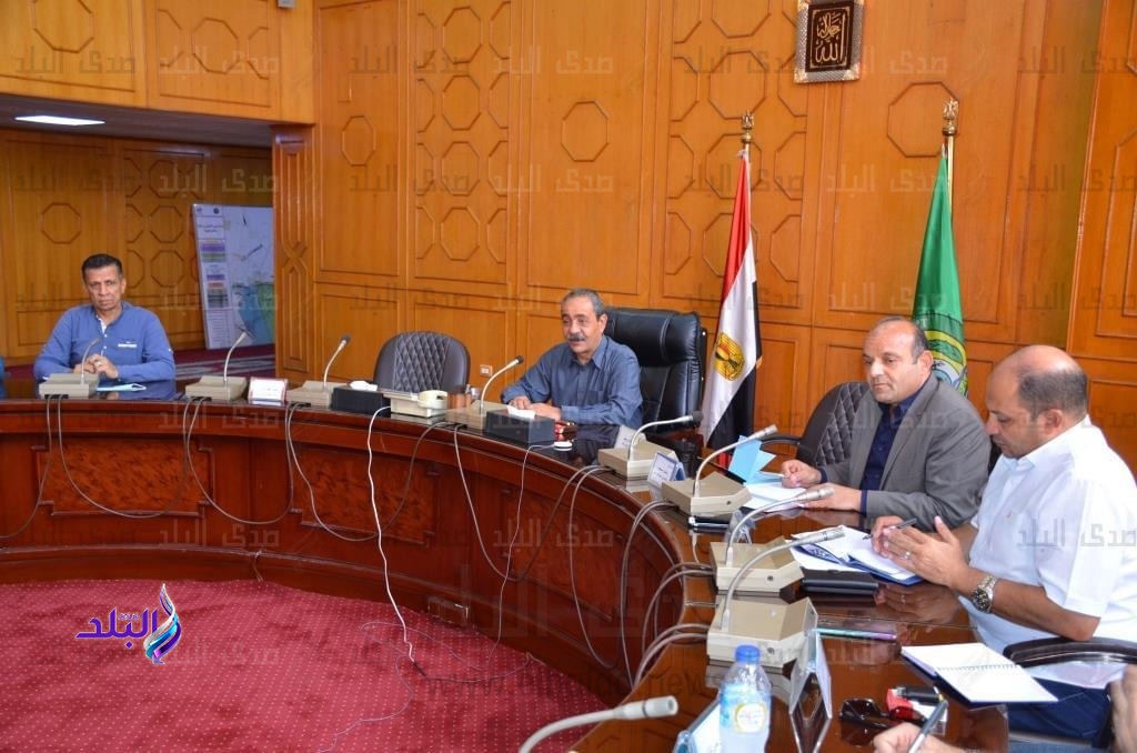 جانب من اجتماع محافظ الاسماعيلية 