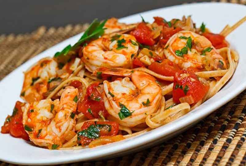 مكرونة الجمبرى والصوص الأبيض 