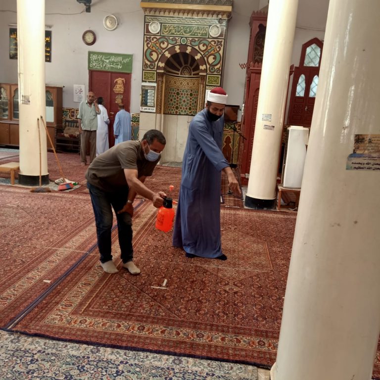 جانب من الحملة بأحد المساجد