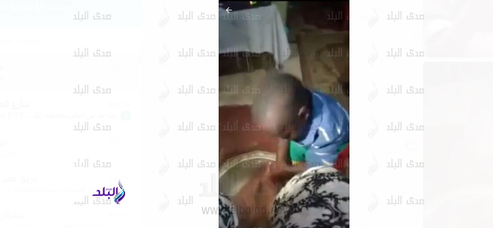 الطفل اثناء تعرضه للخطر على يد سيدة