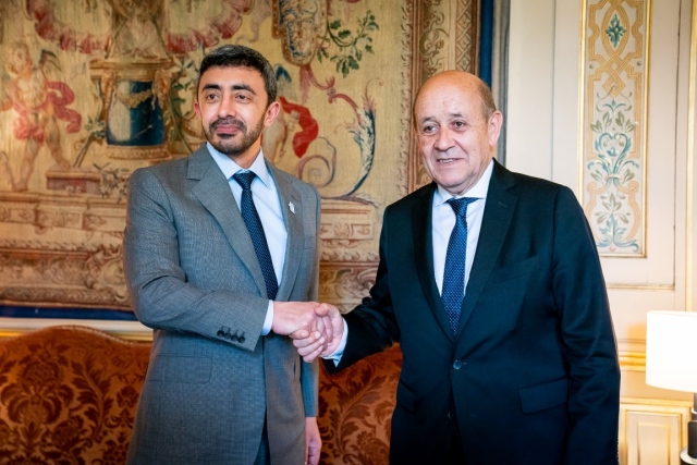 وزيرا الخارجية الإماراتي يبحث مع نظيره الفرنسي الوضع الليبي