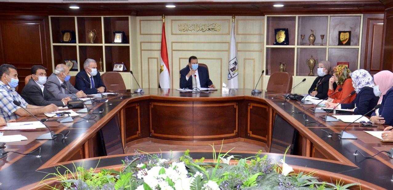 السكرتير العام لبني سويف يترأس اجتماع اللجنة المحلية 