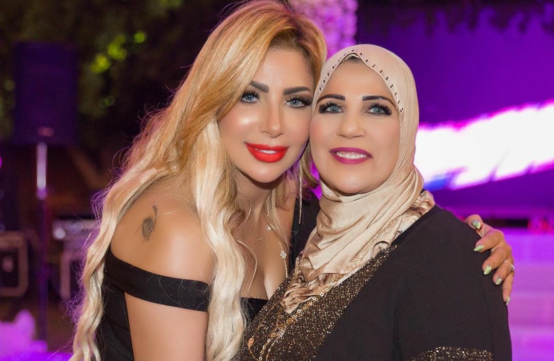 سارة خليفة ووالدتها