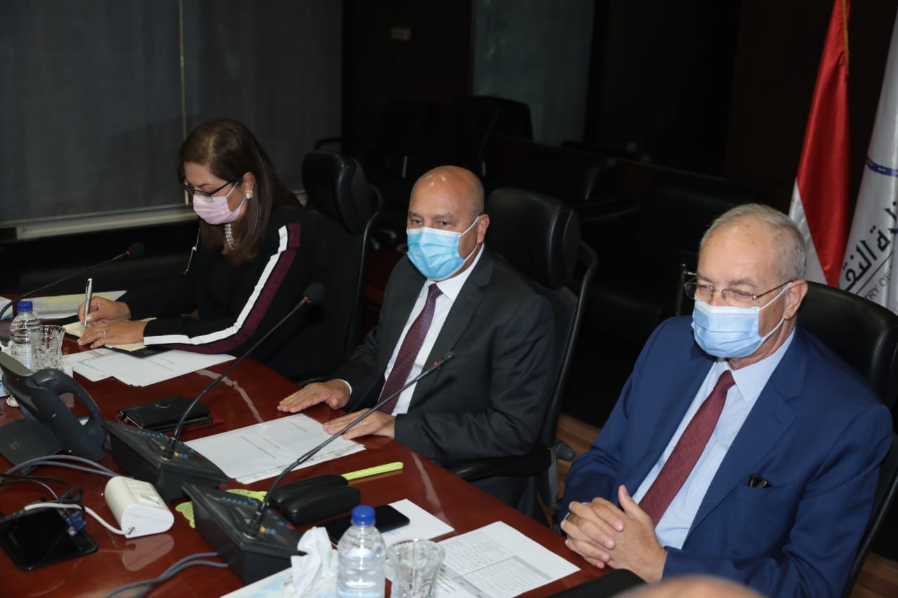 إجتماع الوزراء المعنيين لإنشاء المصنع