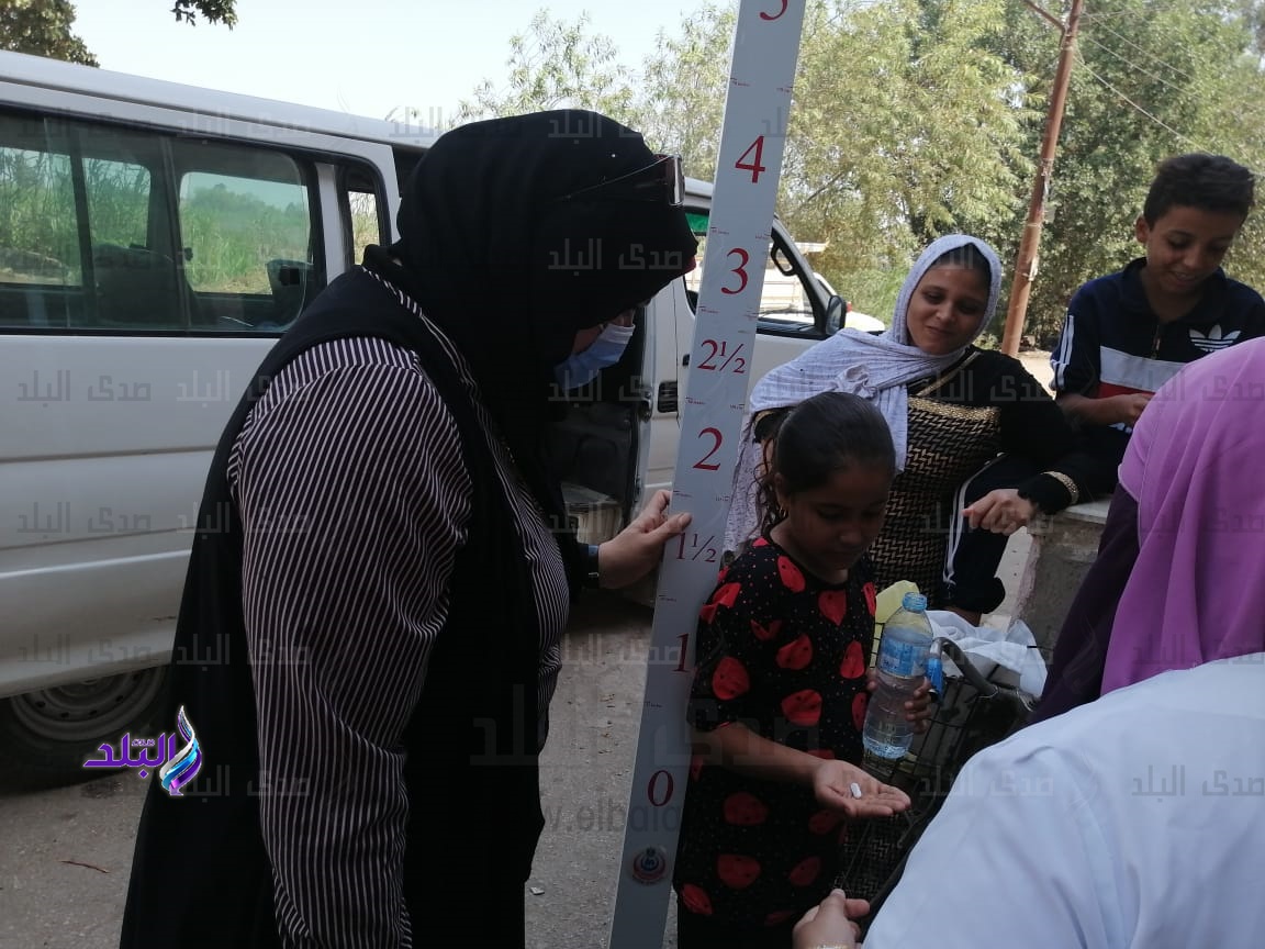 صحة كفر الشيخ تواصل حملة تجريع المواطنين ضد البلهارسيا.. صور