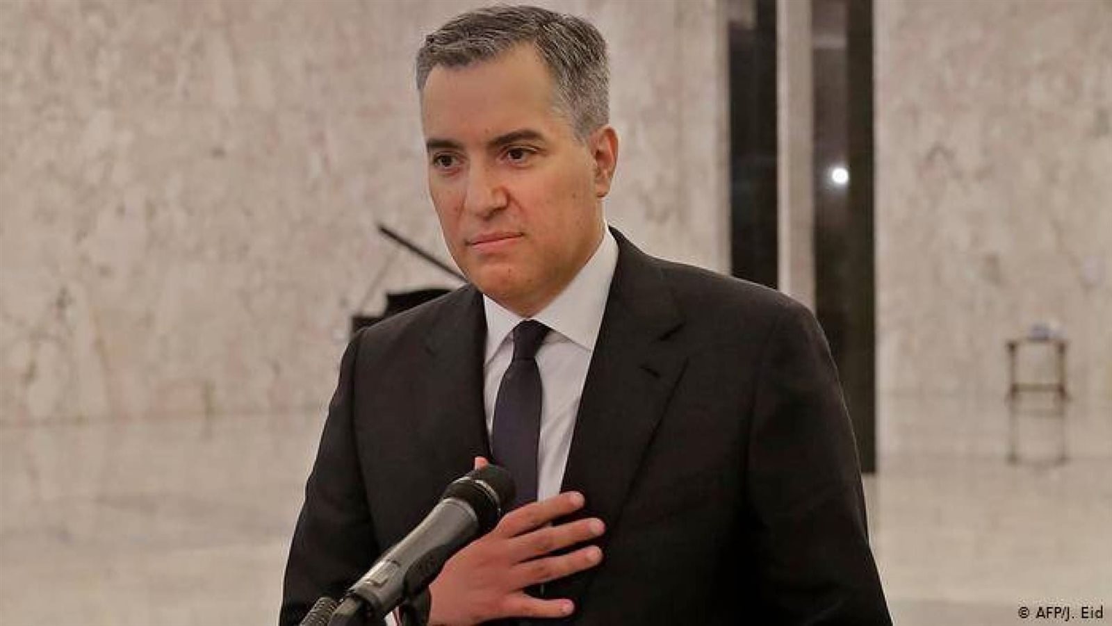 مصطفى أديب يعتذر عن تشكيل الحكومة اللبنانية الجديدة