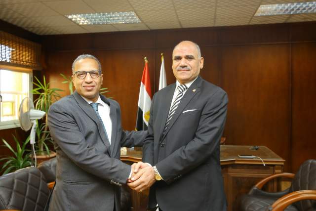 عزوز رئيس جامعة الاقصر 