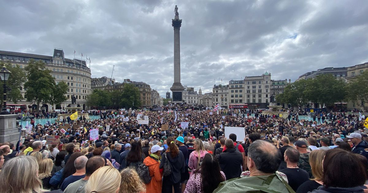 احتجاجات ضد إجراءات الحظر في لندن