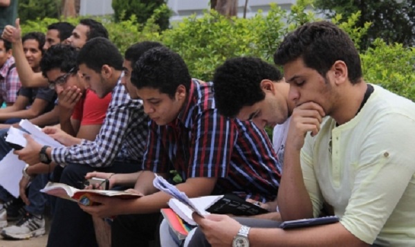 طلاب جامعية 