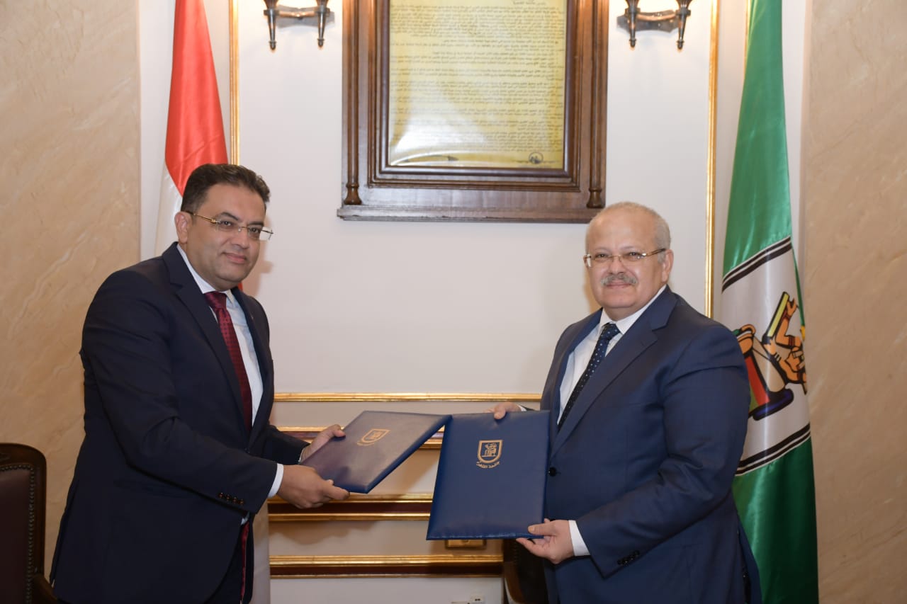 رئيس جامعة القاهرة