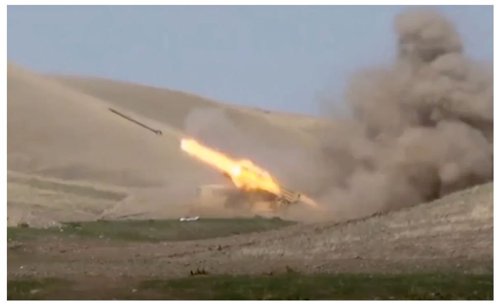 تصاعد المعارك  بين الجارتين