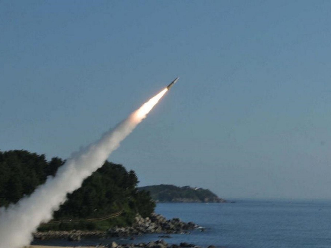 جيش الاحتلال الإسرائيلي يجرّب منظومة صواريخ "بحر- بحر" جديدة