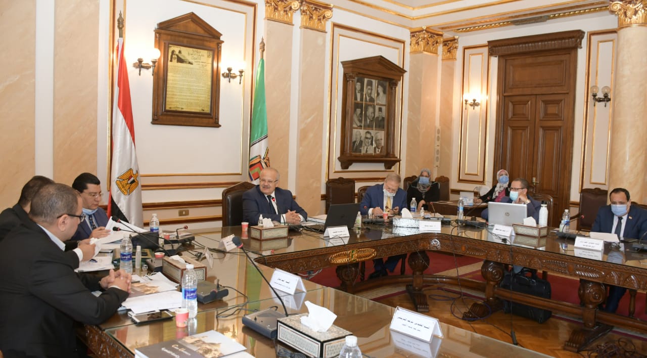 رئيس جامعة القاهرة