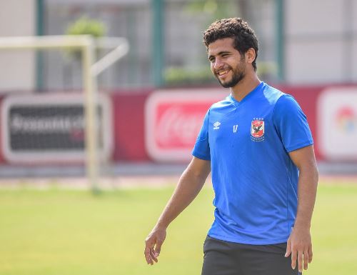 حمد محمود لاعب الفريق الأول لكرة القدم 