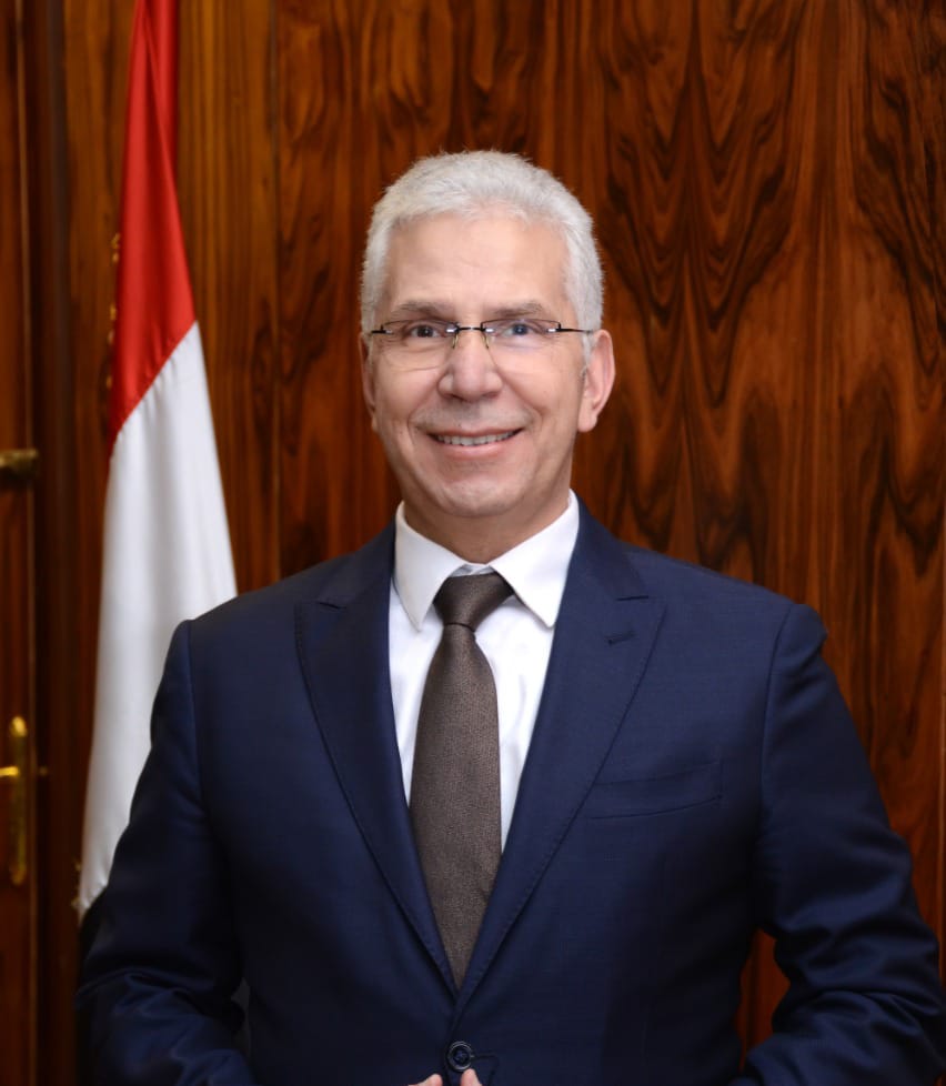  الدكتور كمال عكاشة 