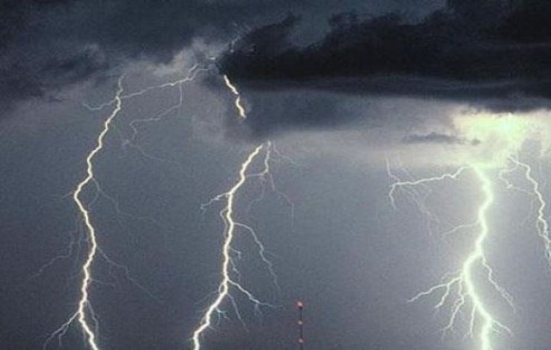 سحب رعدية ممطرة 