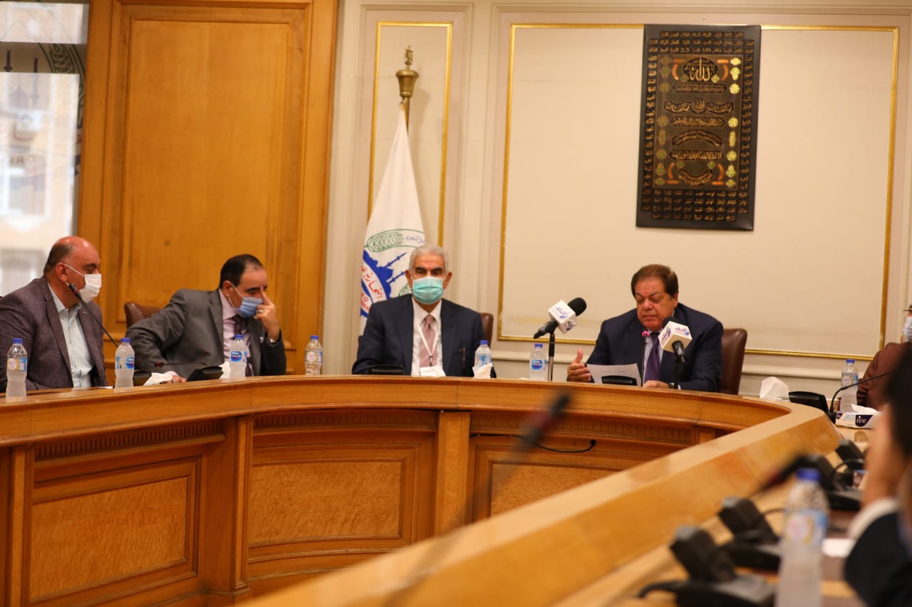 رجل الأعمال محمد أبو العينين بعد فوزه بشعبة المستثمرين