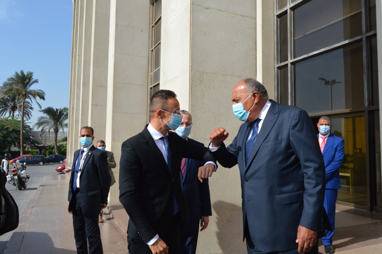 قبل ساعتين اليوم السابع سامح شكرى يستقبل وزير خارجية وتجارة 