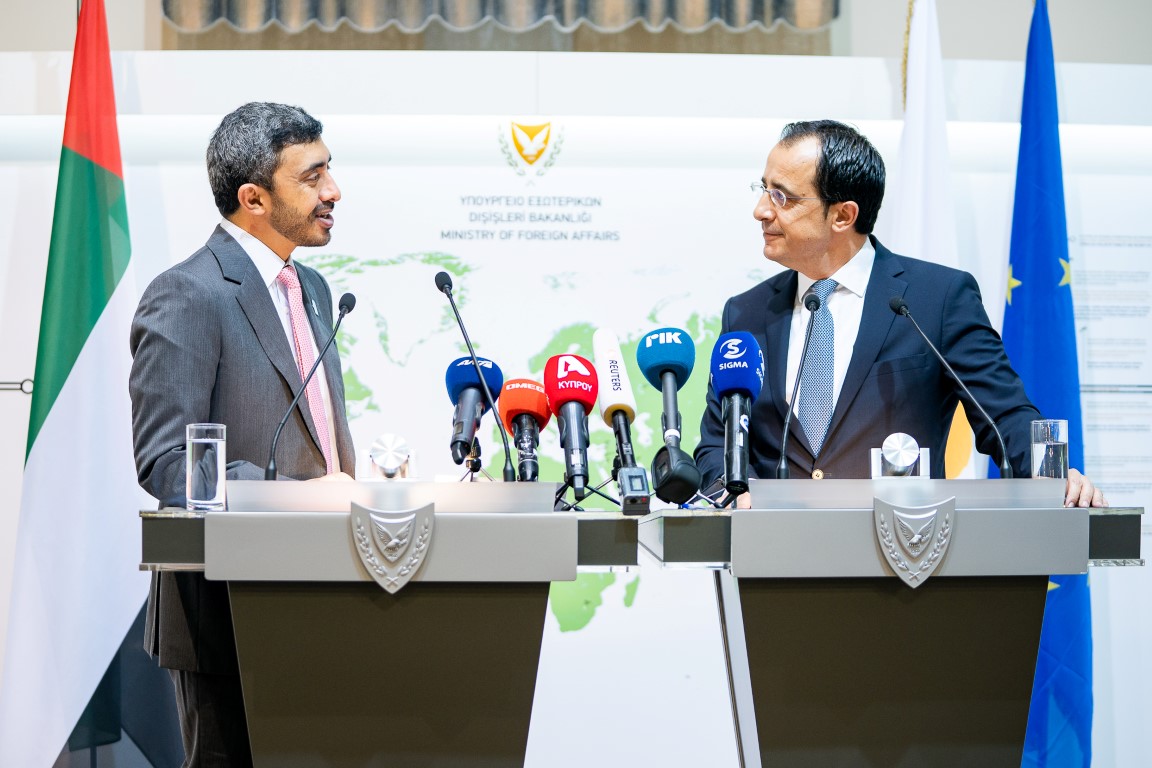 وزير الخارجية الإماراتي ونظيره القبرصي