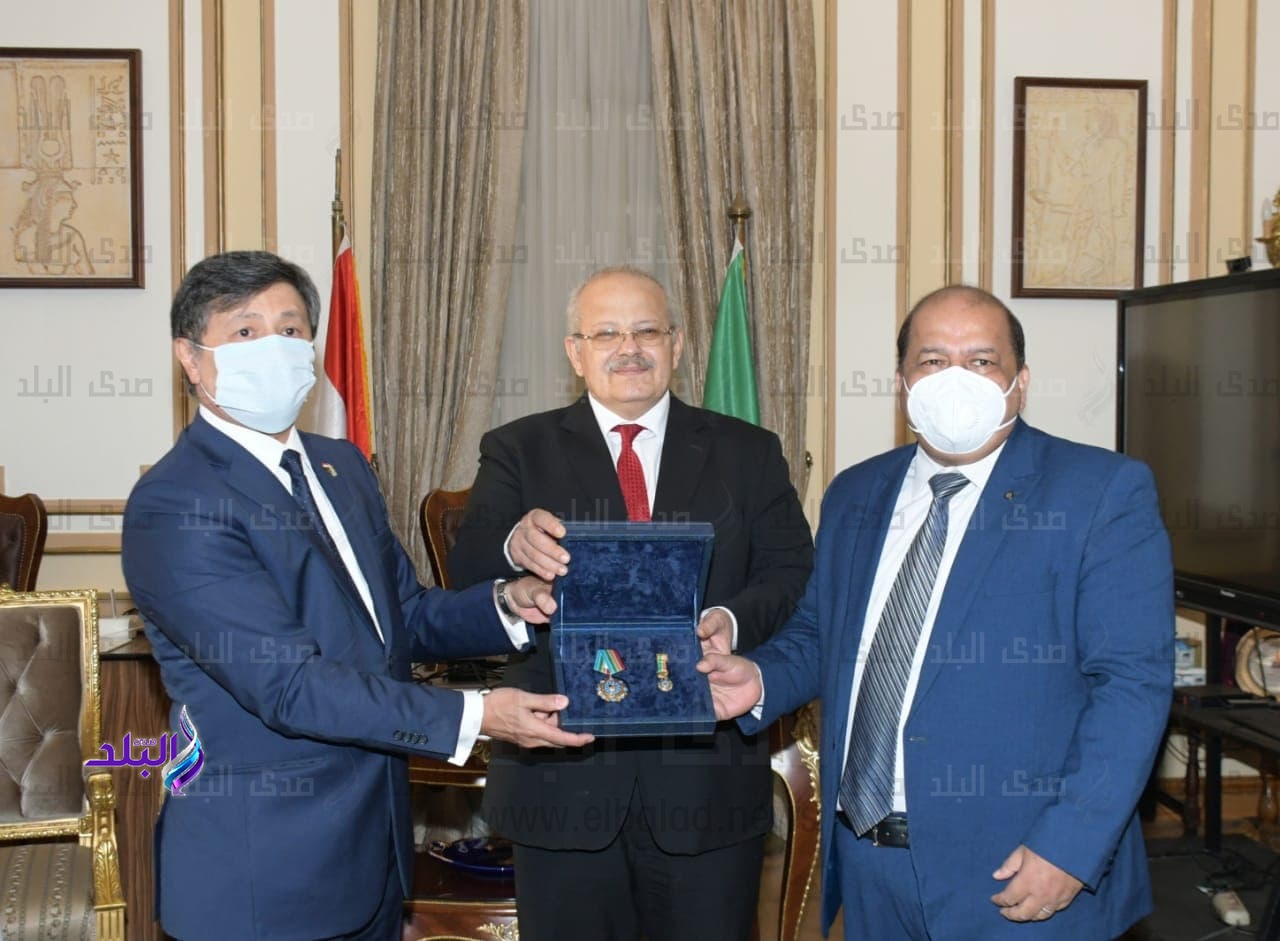 د. الخشت يستقبل سفير أوزباكستان