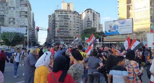  توافد المواطنين للاحتفال بذكرى نصر أكتوبر بسيدي جابر 