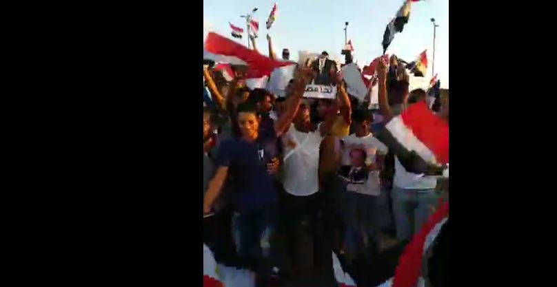 شاهد .. السوايسة يؤيدون الرئيس السيسي على الكورنيش شاهد .. السوايسة يؤيدون الرئيس السيسي على الكورنيش