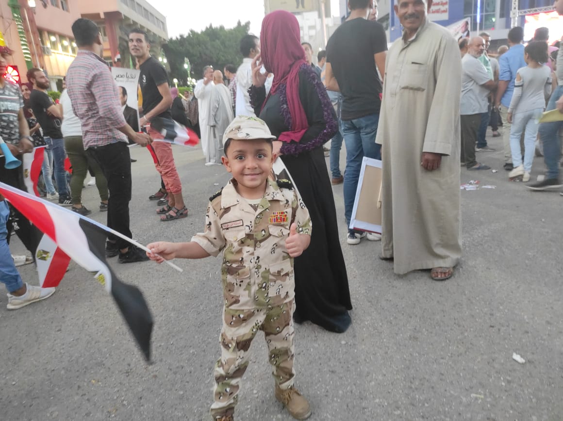 أصغر طفل محتفل بإنتصارات أكتوبر بالشرقية أصغر طفل محتفل بإنتصارات أكتوبر بالشرقية