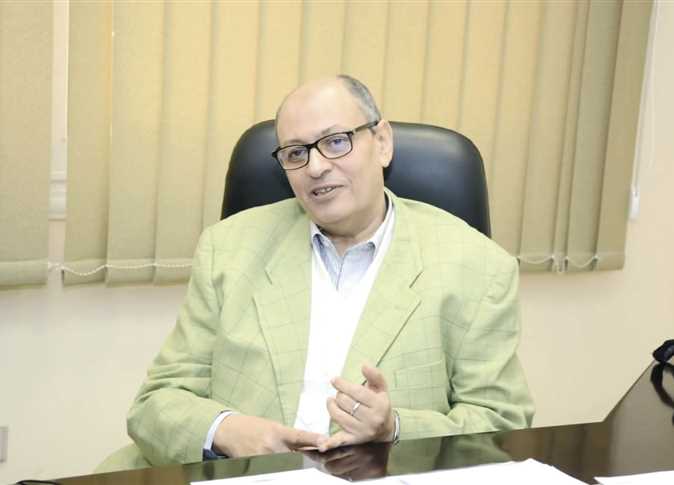 الدكتور وحيد غريب 