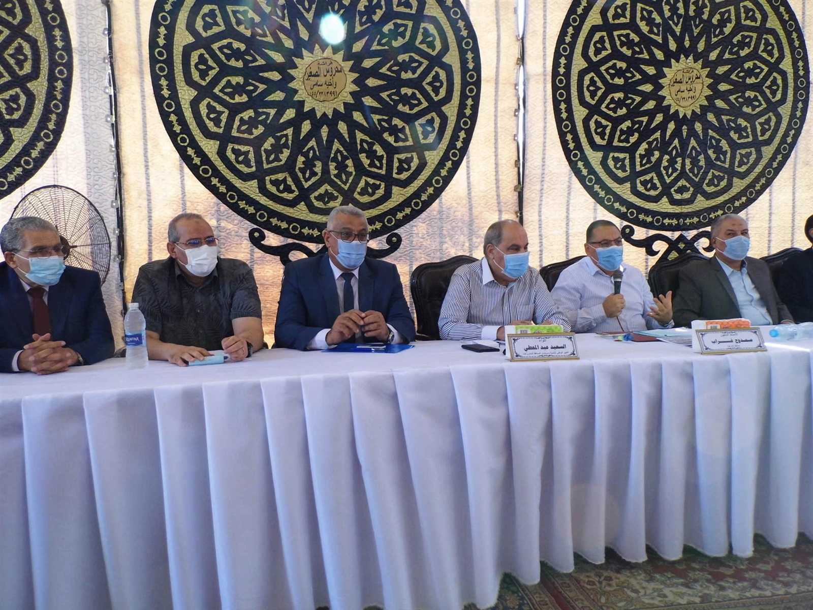 محافظ الشرقية يلتقى بأهالى منيا القمح والزقازيق 