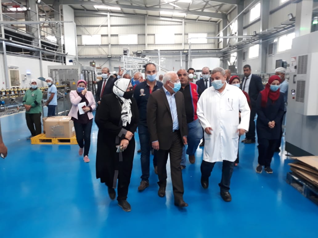 الغضبان يتفقد مصنع للدهانات بجنوب بورسعيد