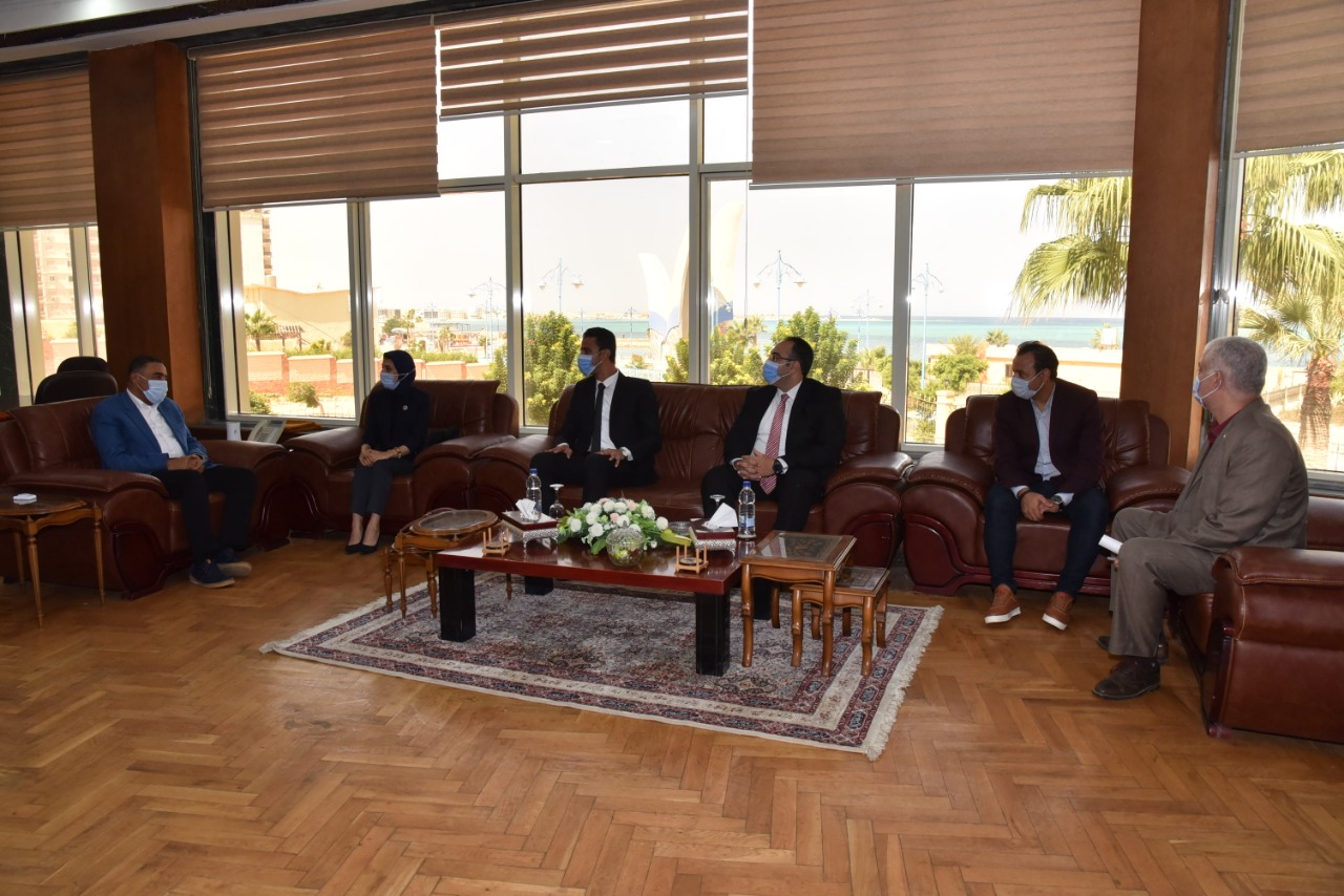 محافظ مطروح يستقبل شباب البرنامج الرئاسي لتأهيل التنفيذيين 