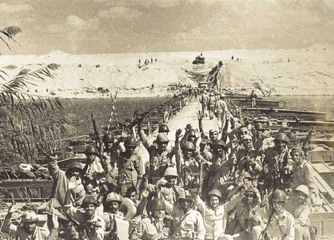 صورة لأبطال القوات المسلحة بعد عبور قناة السويس
