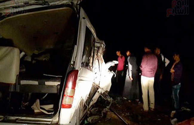 صابة ٥ في تصادم ميكروباص بشجرة بطريق الاسماعيلية الزقازيق