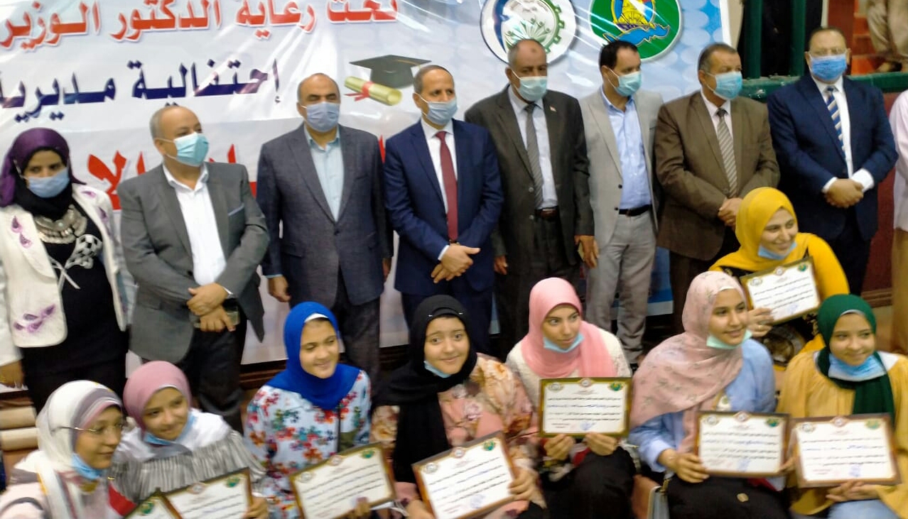 تكريم 179 طالب أوائل الشهادة الاعدادية بشرق وغرب الفيوم