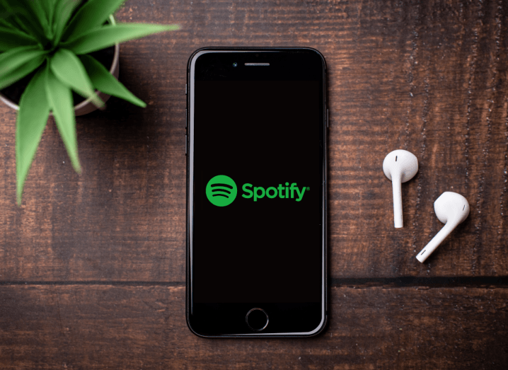 Spotify يتيح البحث بكلمات الأغاني