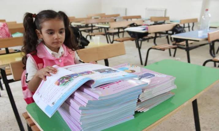 تسليم الكتب المدرسية