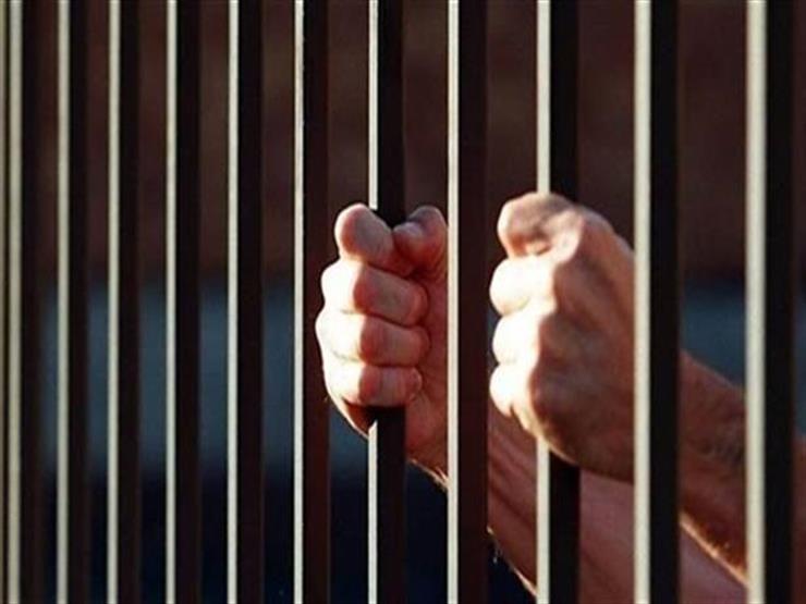 ضبط عاطلين لإتجارهما بالأقراص المُخدرة