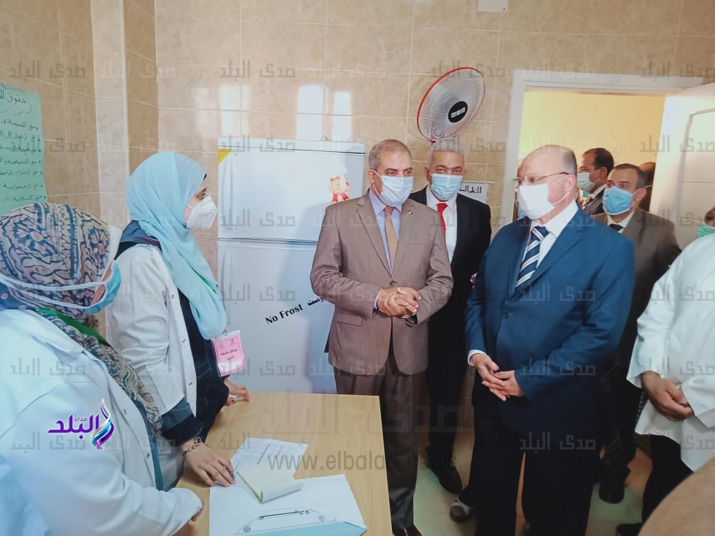 المحافظ يتفقد القافلة 